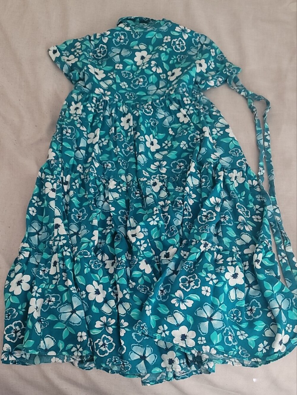 Sincerly Jules Teal and White Floral Hawaiian Girls' Dress, Size 8 - Picture 3 of 3